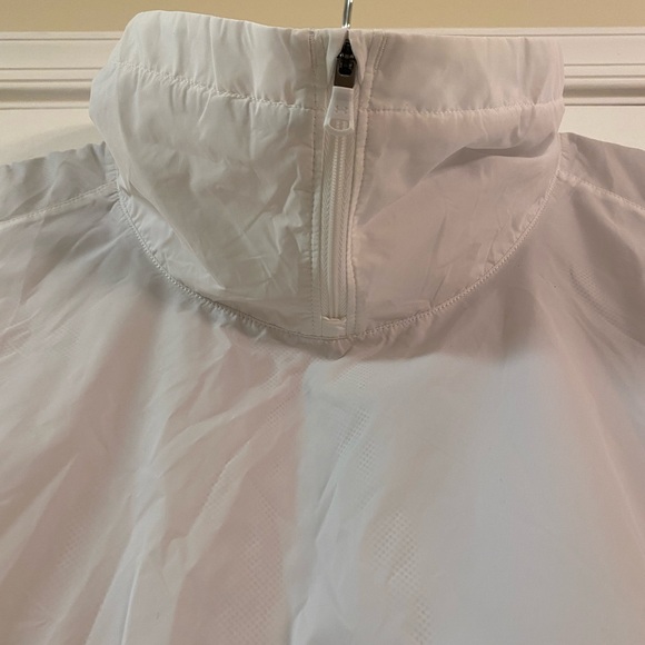 Women’s Under Armour Windbreaker Vest—XL - Picture 3 of 13